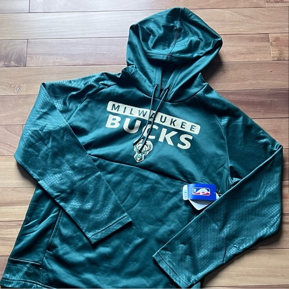 Other - Milwaukee Bucks Long Sleeve Hoodie | NBA
